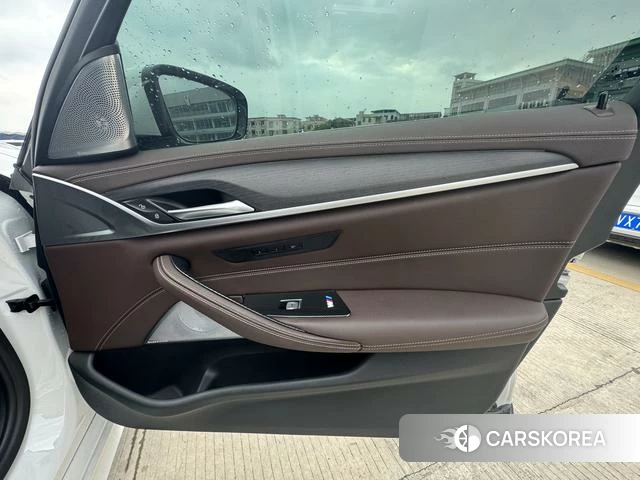 BMW 5 series 2022 Белый из Китая, фото 3