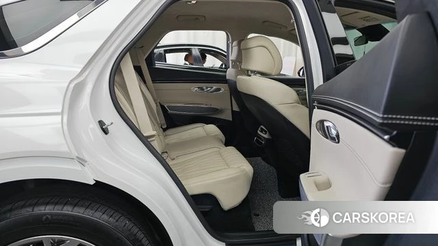 Genesis GV70 2023 Белый из Кореи, фото 3