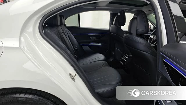 Mercedes-Benz E-Class W214 2024 Белый из Кореи, фото 3