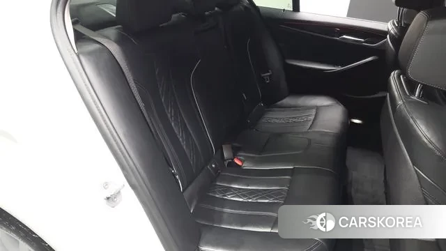 BMW 5 Series (G30) 2019 Белый из Кореи, фото 3