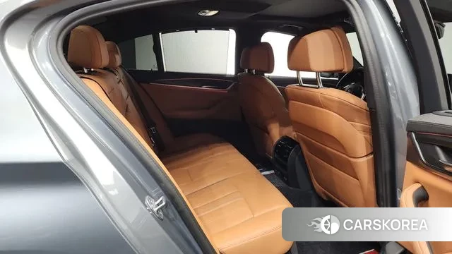 BMW 5 Series (G30) 2023 Серебряный из Кореи, фото 3