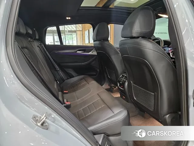 BMW X4 (G02) 2023 Светло-серебряный цвет из Кореи, фото 3