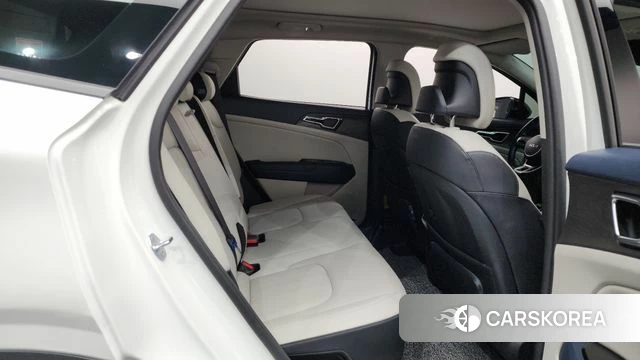 Kia Sportage 5th Generation Hybrid 2024 Белый из Кореи, фото 3