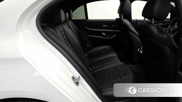 Mercedes-Benz E-Class W213 2022 Белый из Кореи, фото 3