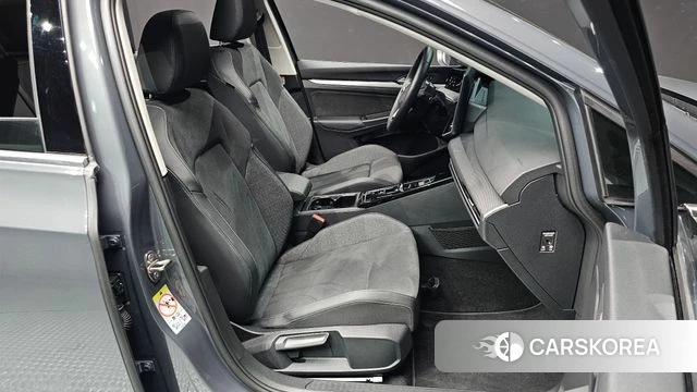 Volkswagen Golf 8th Generation 2025 Серый из Кореи, фото 3