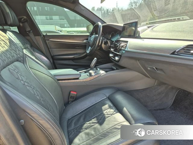 BMW 5 Series (G30) 2018 Серый из Кореи, фото 3