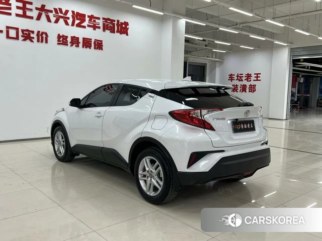 Toyota C-HR 2022 Белый из Китая, фото 3