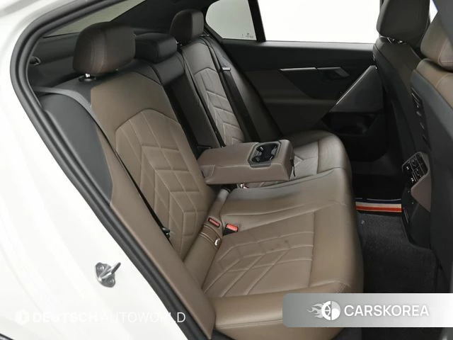 BMW 5 Series (G60) 2024 Белый из Кореи, фото 3