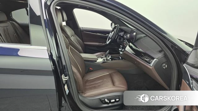 BMW 5 Series (G30) 2022 Черный из Кореи, фото 3