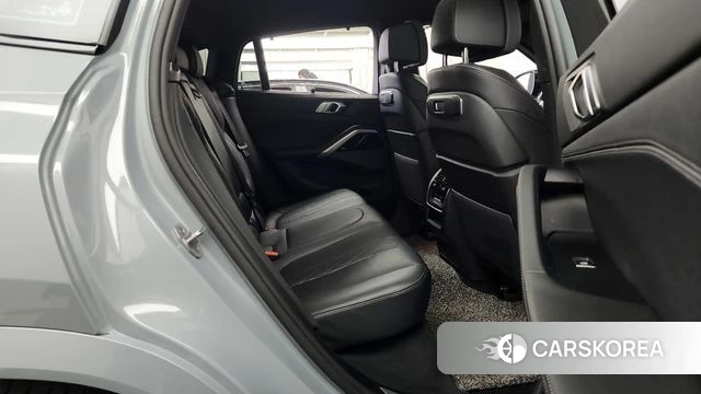 BMW X6 (G06) 2025 Серебристо-серый из Кореи, фото 3