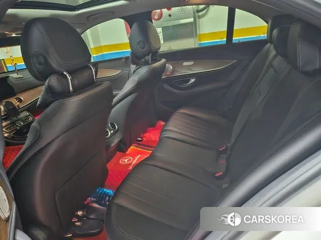 Mercedes-Benz E-Class W213 2018 Белый из Кореи, фото 3