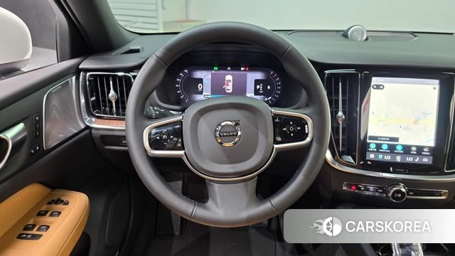 Volvo V60 Cross-Country 2nd Generation 2025 Белый из Кореи, фото 3