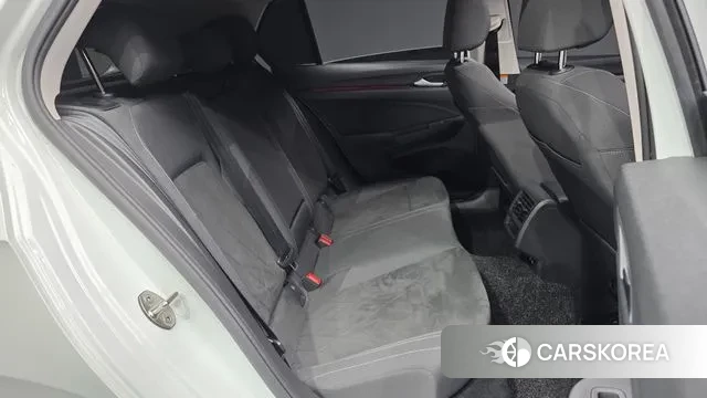 Volkswagen Golf 8th Generation 2022 Белый из Кореи, фото 3