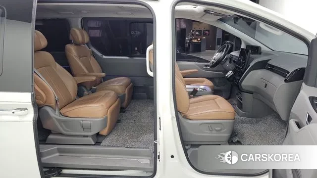 Hyundai Staria 2022 Белый из Кореи, фото 3