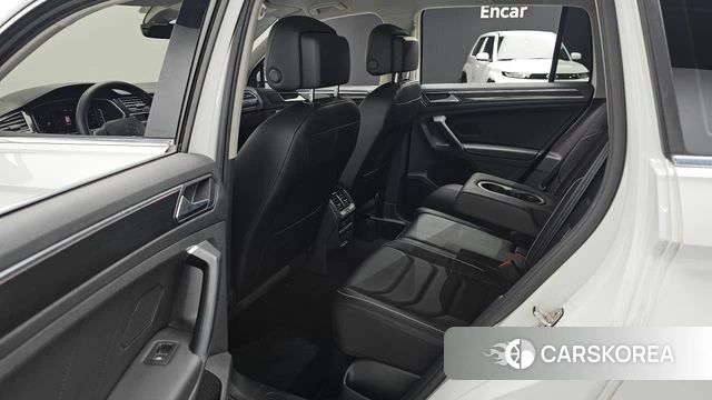 Volkswagen Tiguan second Generation 2022 Белый из Кореи, фото 3
