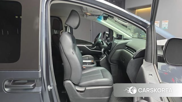 Hyundai Staria 2022 Серый из Кореи, фото 3