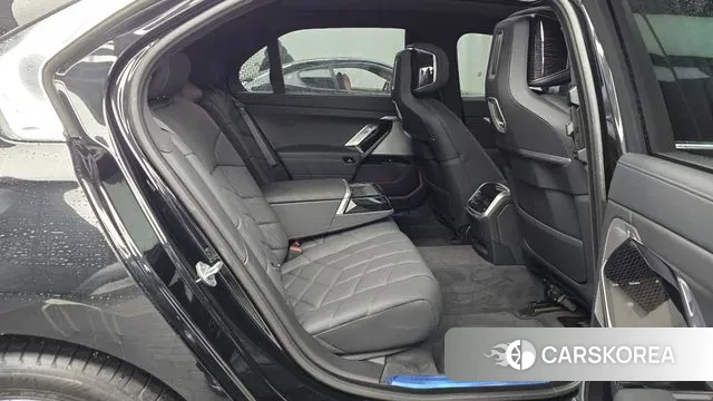 BMW 7 Series (G70) 2025 Черный из Кореи, фото 3