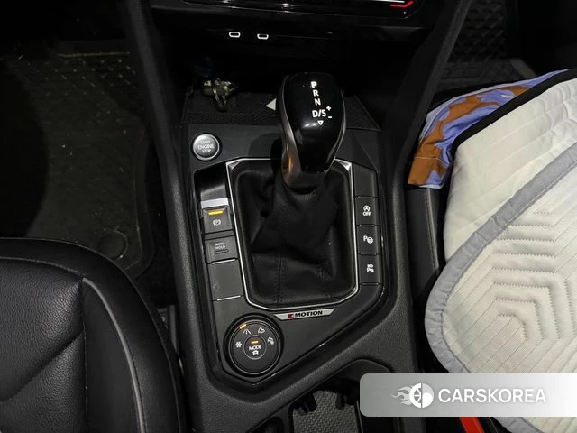 Volkswagen Tiguan second Generation 2021 Белый из Кореи, фото 3