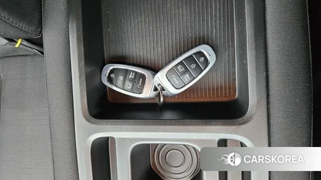 Hyundai Staria 2023 Серебряный из Кореи, фото 3