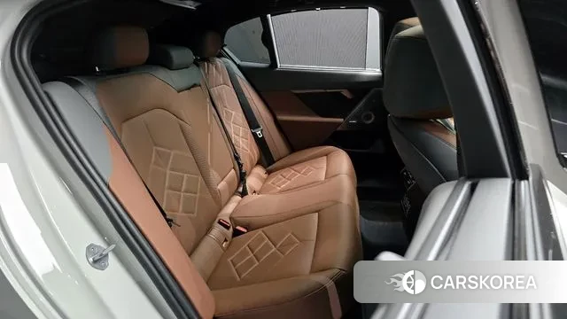 BMW 5 Series (G60) 2024 Белый из Кореи, фото 3