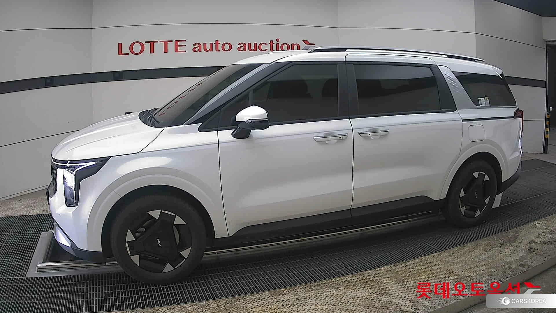 Kia Carnival Hybrid 2025 Белый из Кореи, фото 3