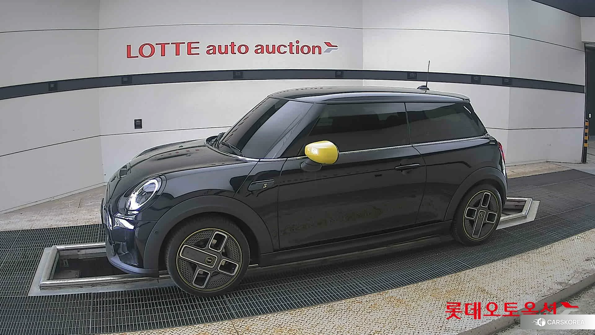 BMW MINI Cooper SE 2022 Midnight Black из Кореи, фото 3