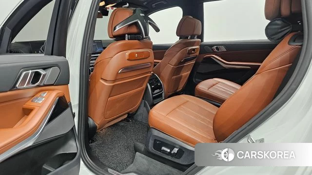 BMW X7 (G07) 2023 Белый из Кореи, фото 3