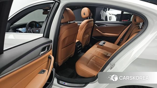 BMW 5 Series (G30) 2018 Белый из Кореи, фото 3