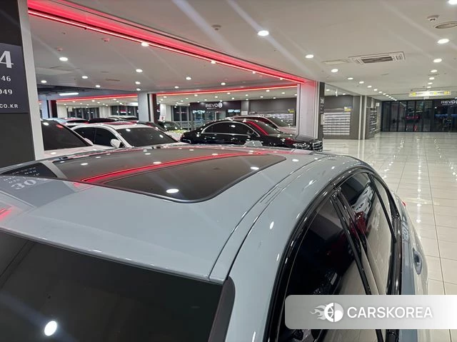 BMW 3 Series (G20) 2024 Светло-серебряный цвет из Кореи, фото 3