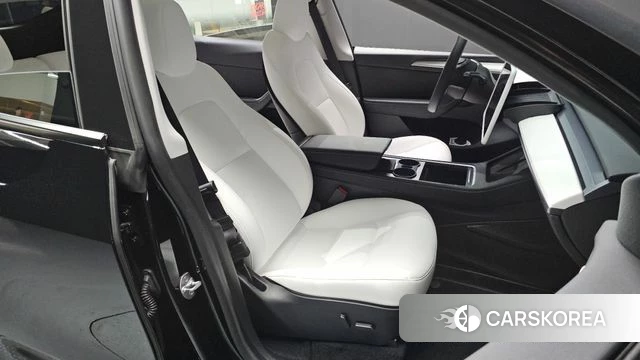 Tesla Model Y 2023 Черный из Кореи, фото 3