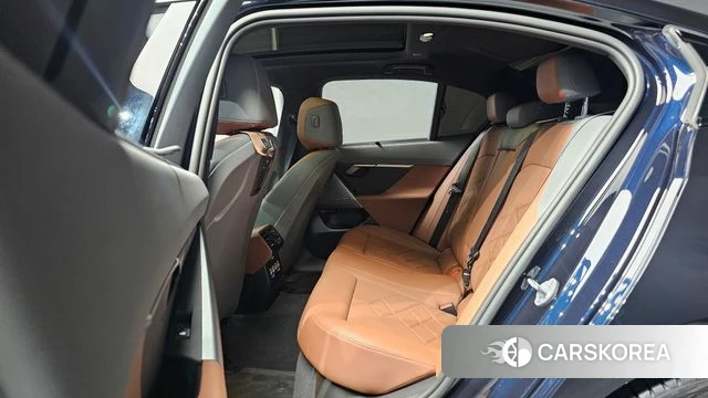 BMW 5 Series (G60) 2023 Черный из Кореи, фото 3