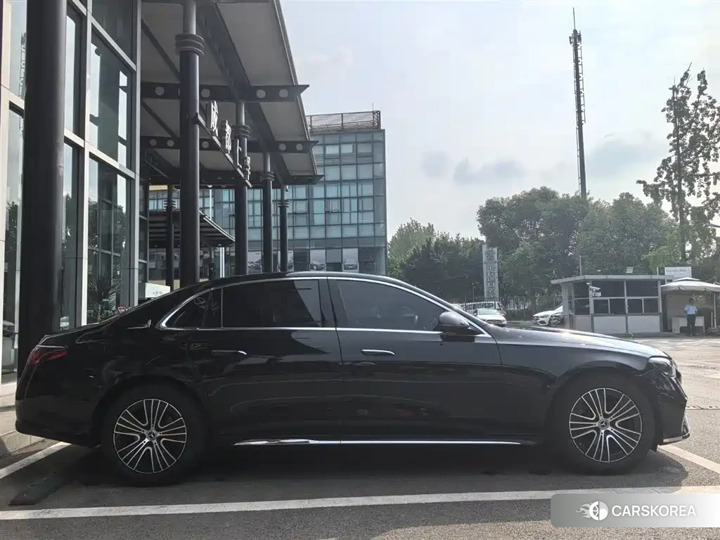 Mercedes-Benz E-Class 2025 Черный из Китая, фото 3