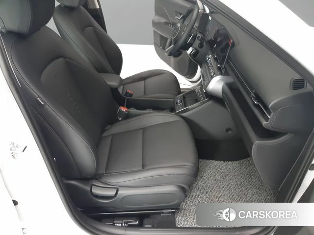 Hyundai Kona (SX2) 2025 Белый из Кореи, фото 3