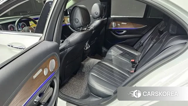 Mercedes-Benz E-Class W213 2018 Белый из Кореи, фото 3