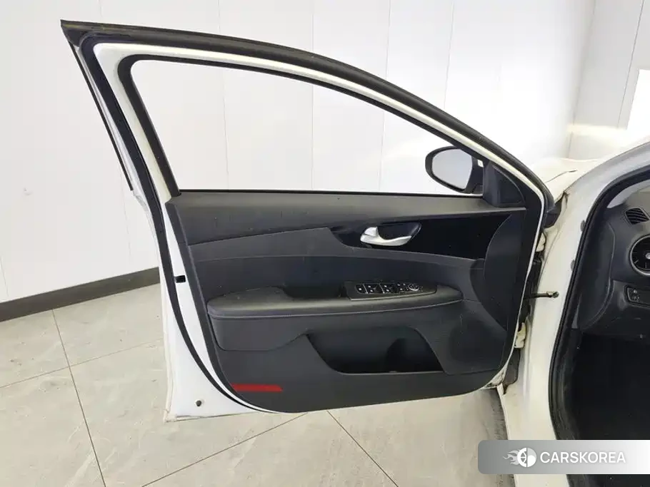 Kia K3 2021 Белый из Китая, фото 3