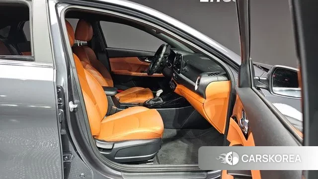 Kia The New K3 2nd generation 2021 Белый из Кореи, фото 3