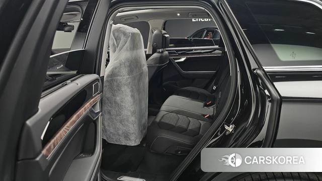 Volkswagen Touareg 3rd generation 2025 Черный из Кореи, фото 3