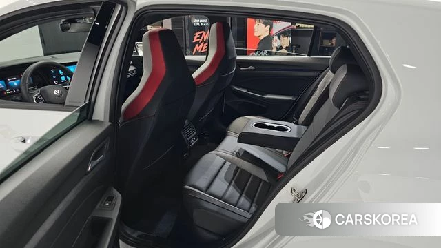 Volkswagen Golf 8th Generation 2024 Белый из Кореи, фото 3