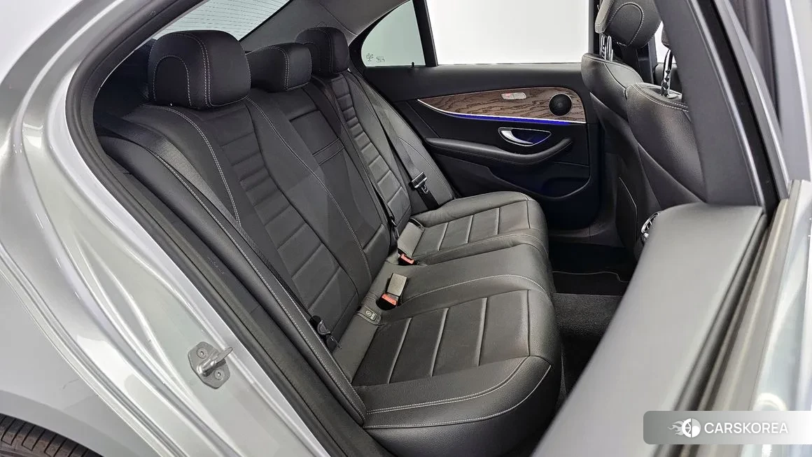 Mercedes-Benz E-Class W213 2018 Серебряный из Кореи, фото 3