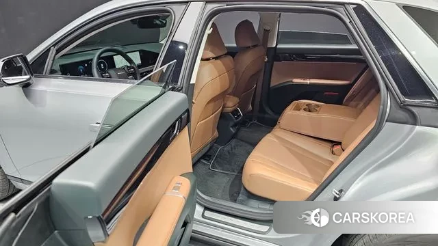 Hyundai Grandeur (GN7) 2023 Серебристо-серый из Кореи, фото 3