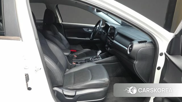 Kia The New K3 2nd generation 2021 Белый из Кореи, фото 3