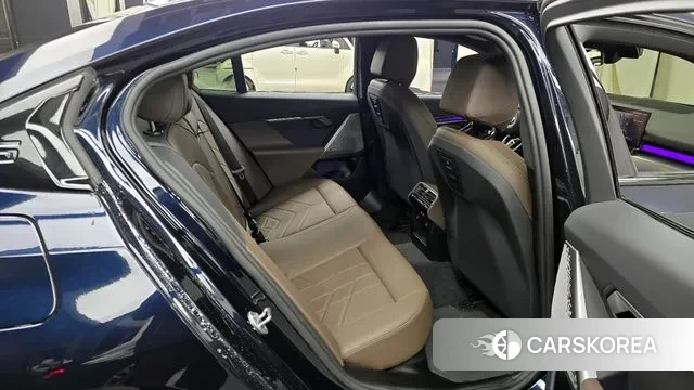 BMW 5 Series (G60) 2024 Черный из Кореи, фото 3