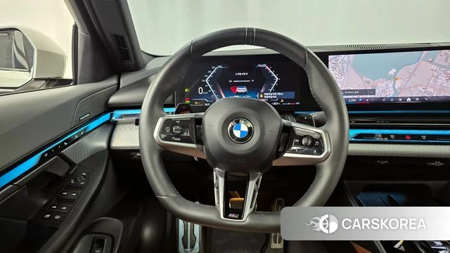 BMW 5 Series (G60) 2023 Белый из Кореи, фото 3