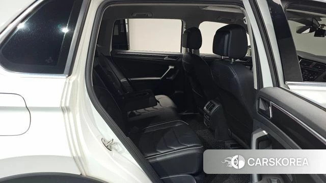 Volkswagen Tiguan second Generation 2023 Белый из Кореи, фото 3