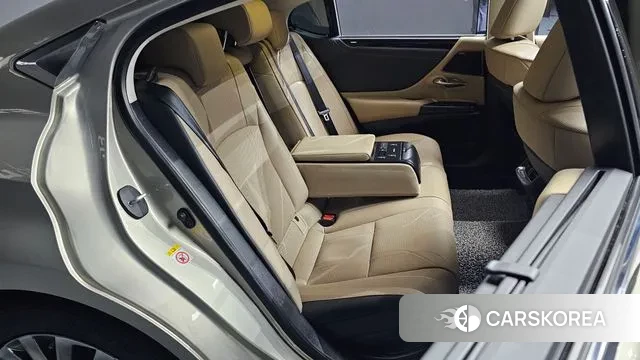Lexus ES300h 7th generation 2019 Жемчужный цвет из Кореи, фото 3