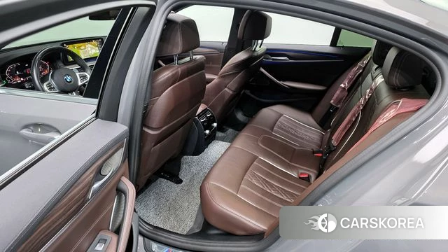 BMW 5 Series (G30) 2021 Серебристо-серый из Кореи, фото 3