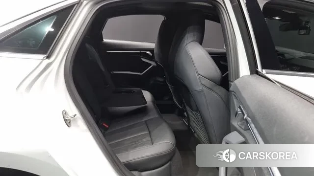 Audi A3 (8Y) 2023 Белый из Кореи, фото 3