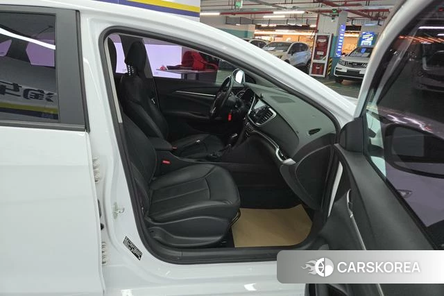Buick Yinglang 2020 Белый из Китая, фото 3