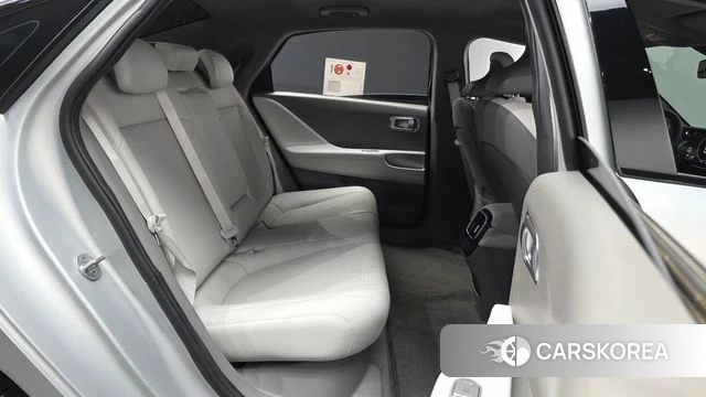 Hyundai Ionic 6 2023 Серебристо-серый из Кореи, фото 3