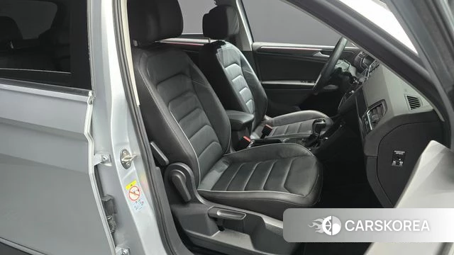 Volkswagen Tiguan second Generation 2022 Серебряный из Кореи, фото 3